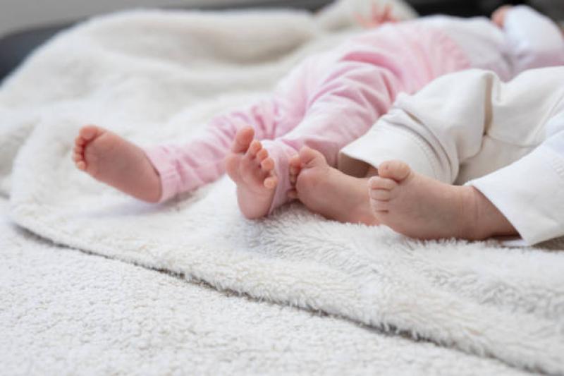 Pentingnya Pola Asuh yang Berbeda untuk Anak Kembar
